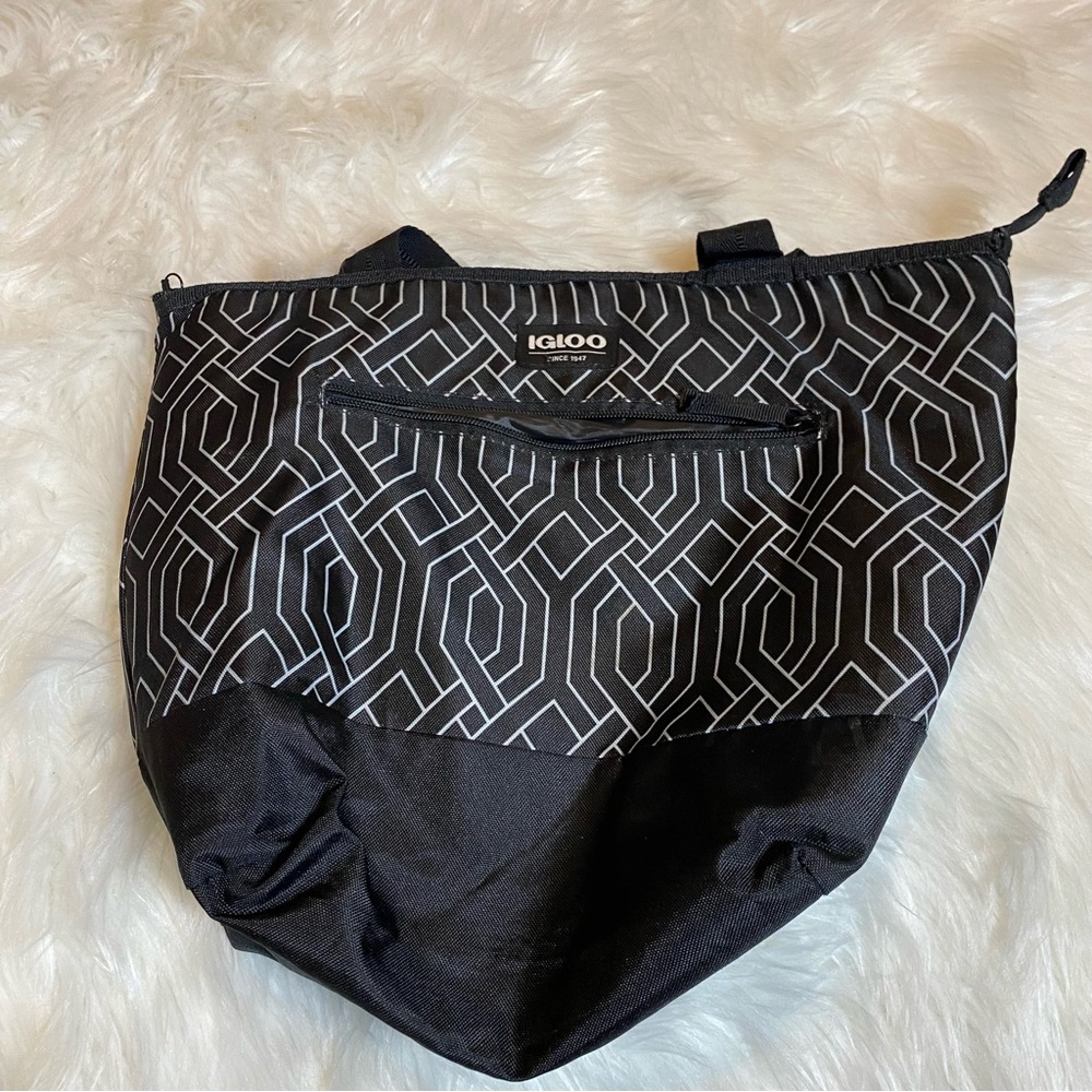 Igloo Black and White Baby Bag